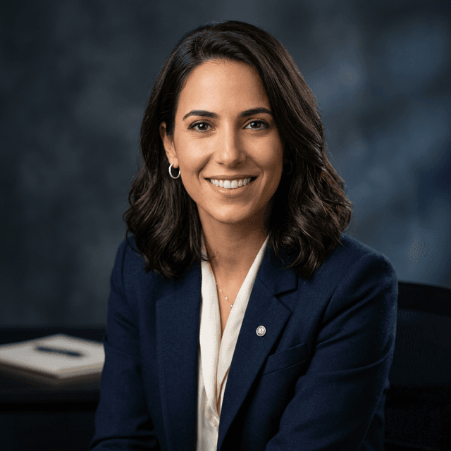 SalesAI מיה — מומחית מכירות ופניות יזומות לעסקים